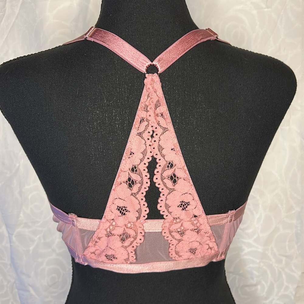 DOBREVA pink lace push up racer back. Snaps in front closure. Size 38 D.